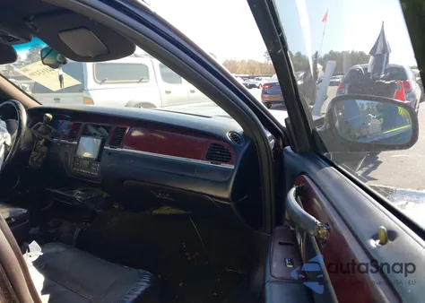 2005 Lincoln Town Car Signature z USA, uszkodzony, nr VIN 1LNHM81W65Y647502